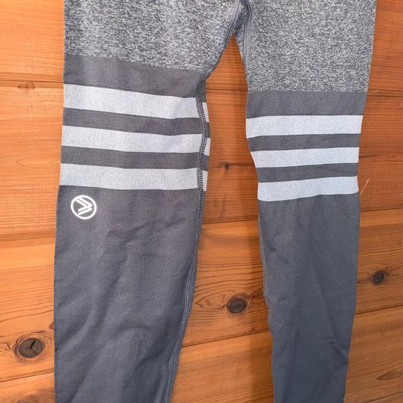 NWT Charcoal Gray Savvi Striped Legging S - Picture 6 of 10